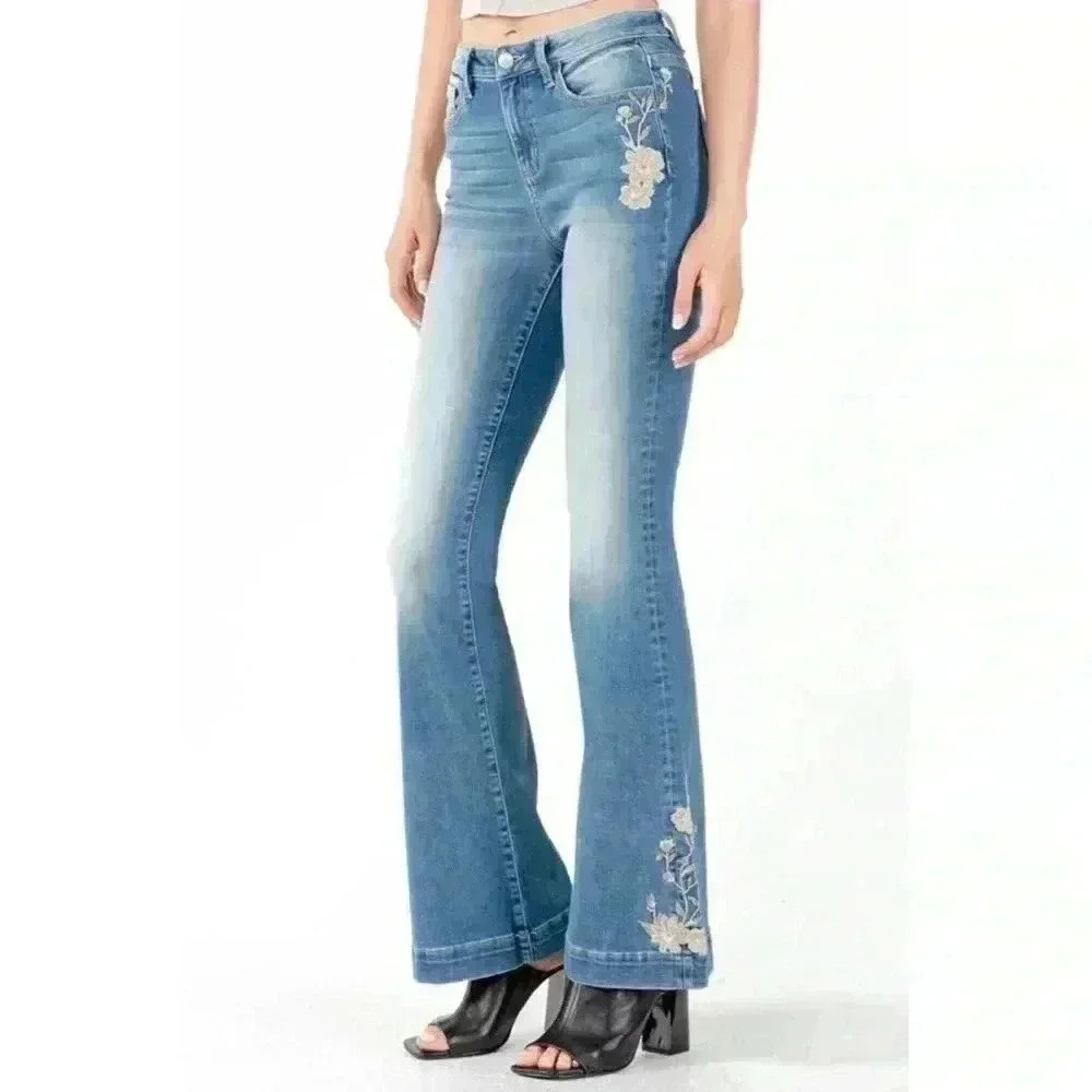Miss Me High-Rise Flare w Floral Embroidery #H38519H, size 25, 34” inseam, NWT